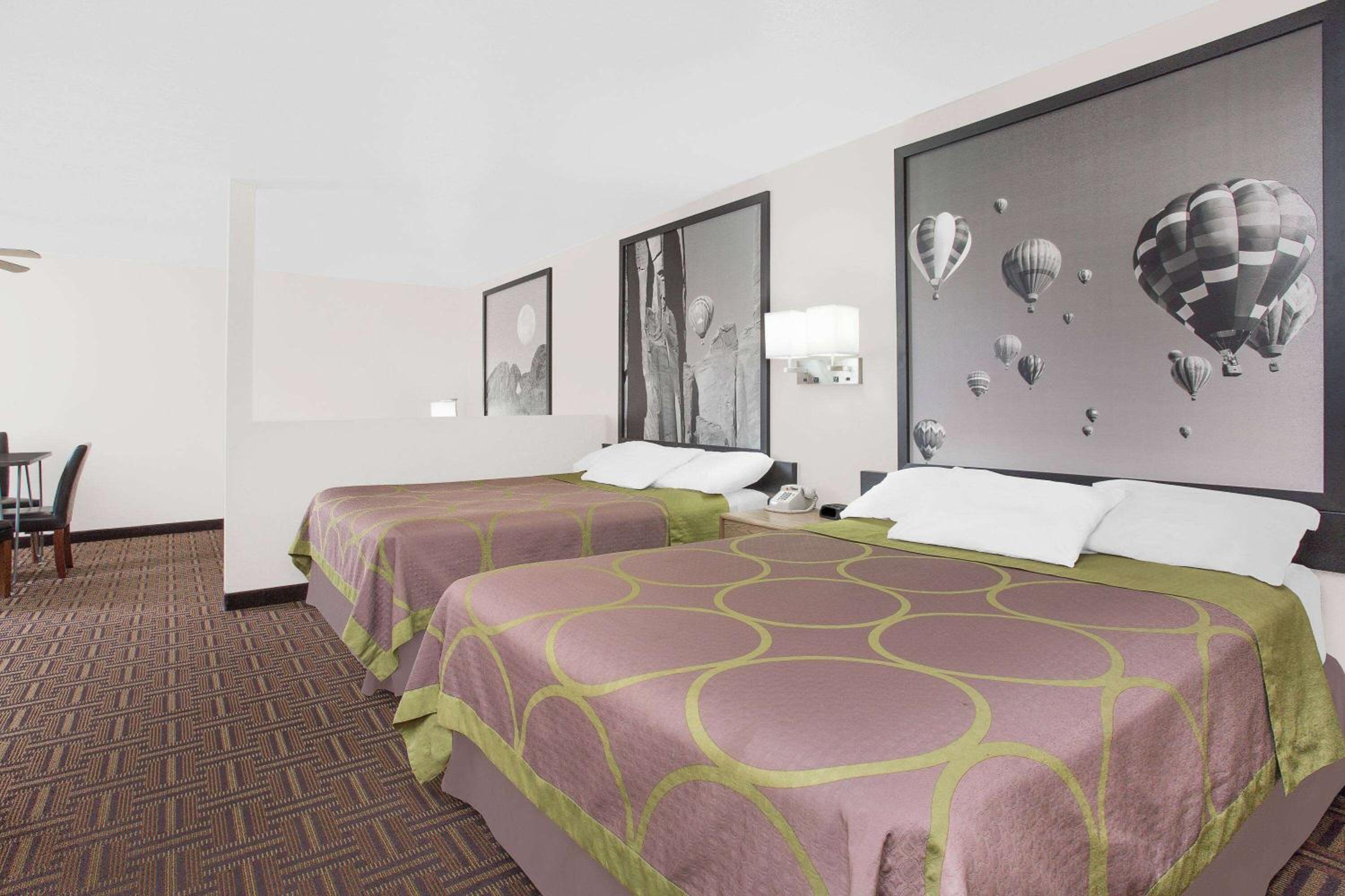 Super 8 by Wyndham Bloomfield - Property Image 21