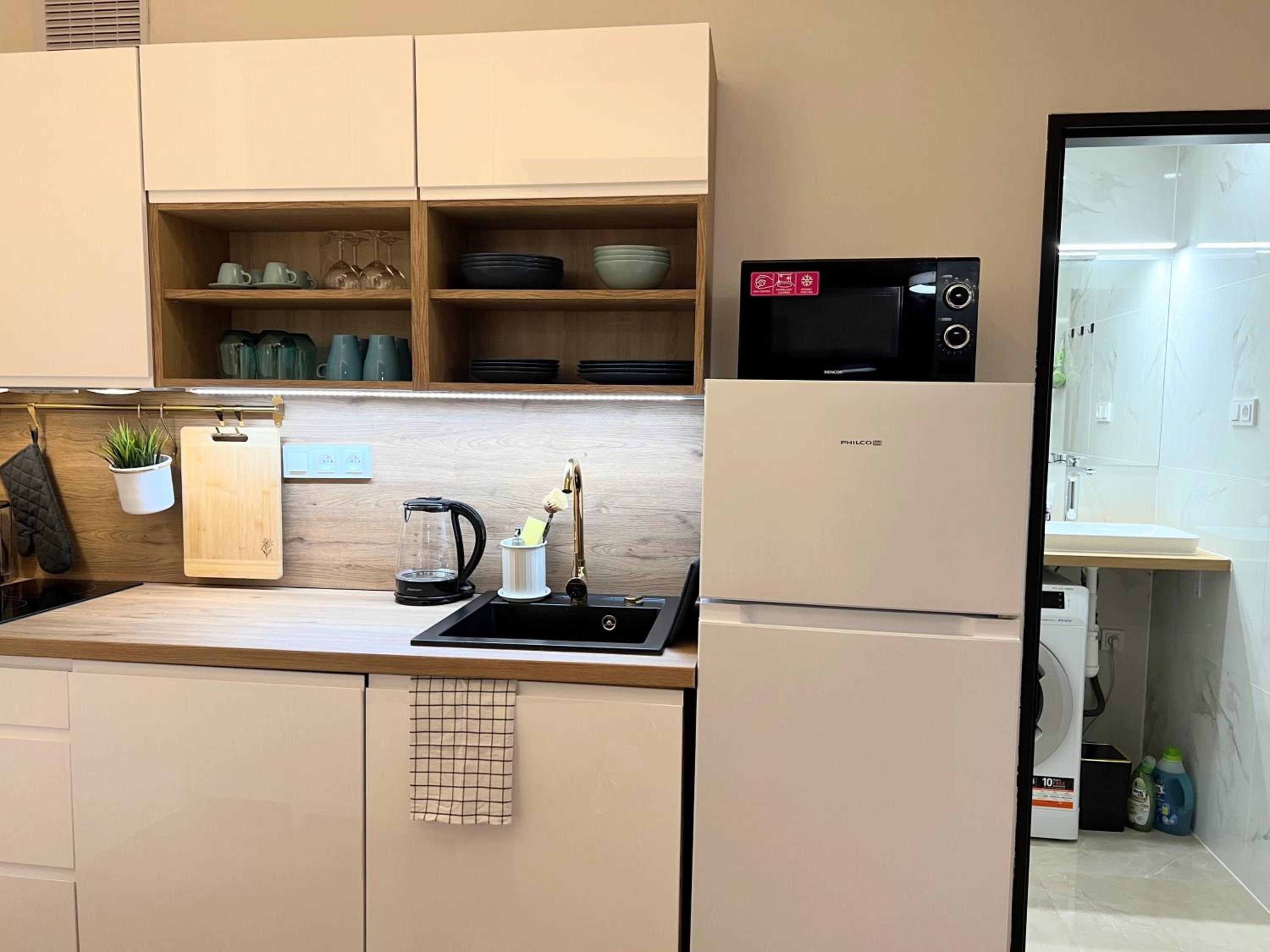QUIET & COZY APARTMENT/ BALCONY / POPULAR LOCATION