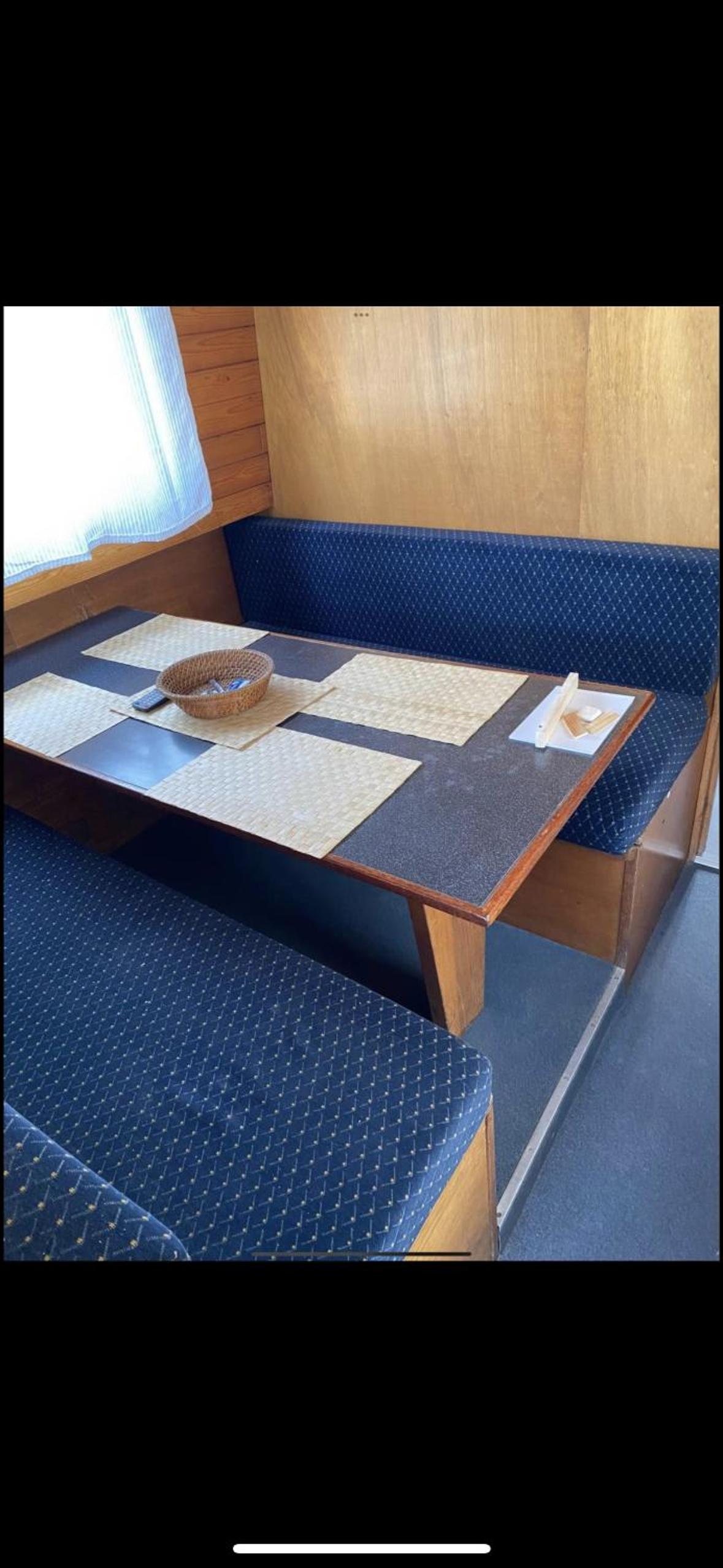 Zouw Hausboat Zakotven -pouze ubytovaní