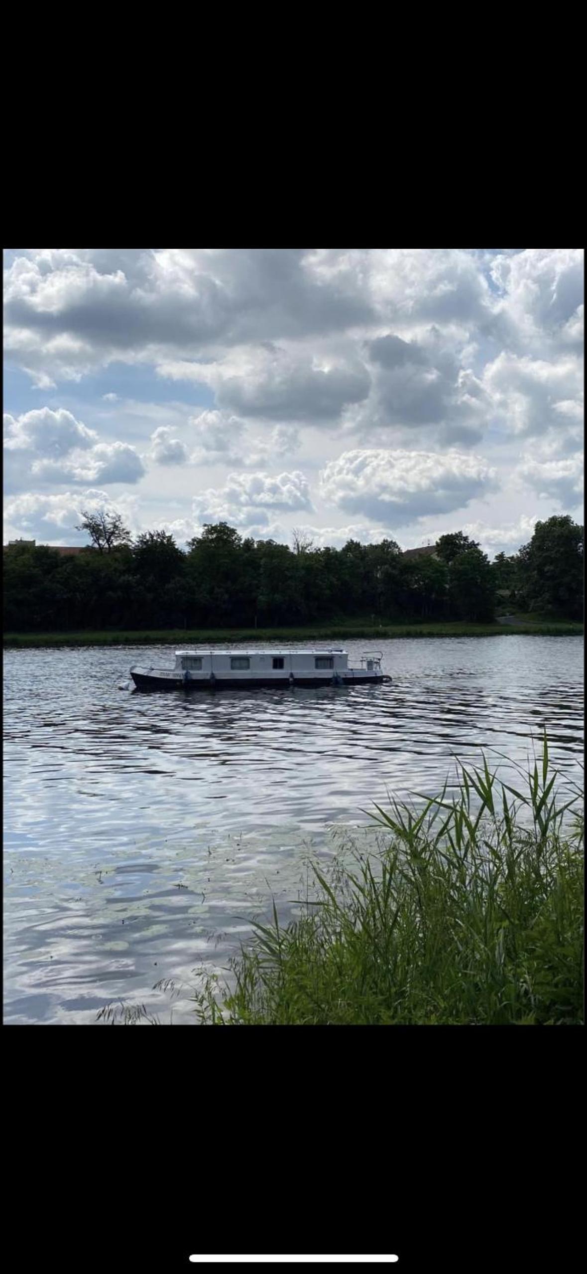Zouw Hausboat Zakotven -pouze ubytovaní