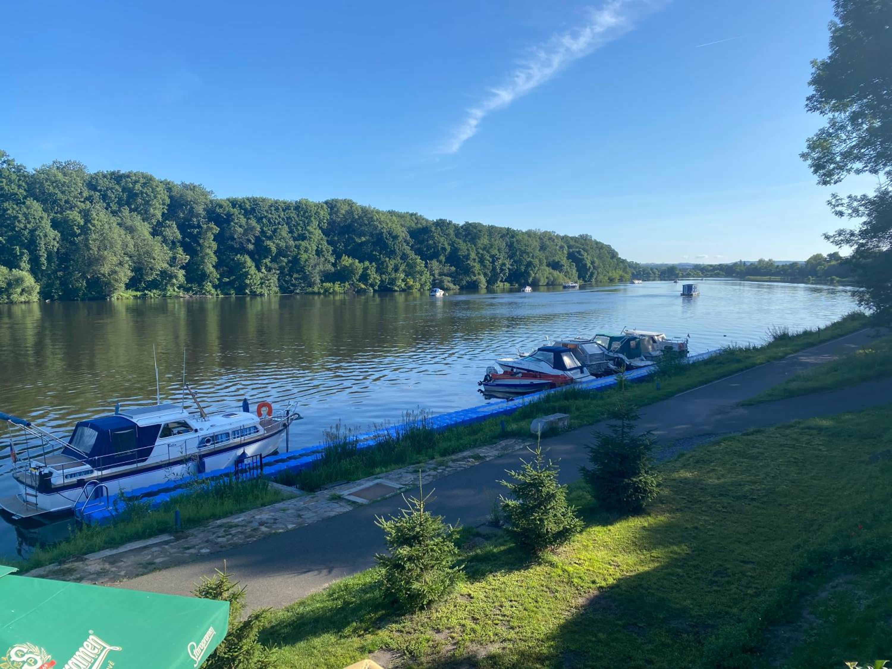 Zouw Hausboat Zakotven -pouze ubytovaní