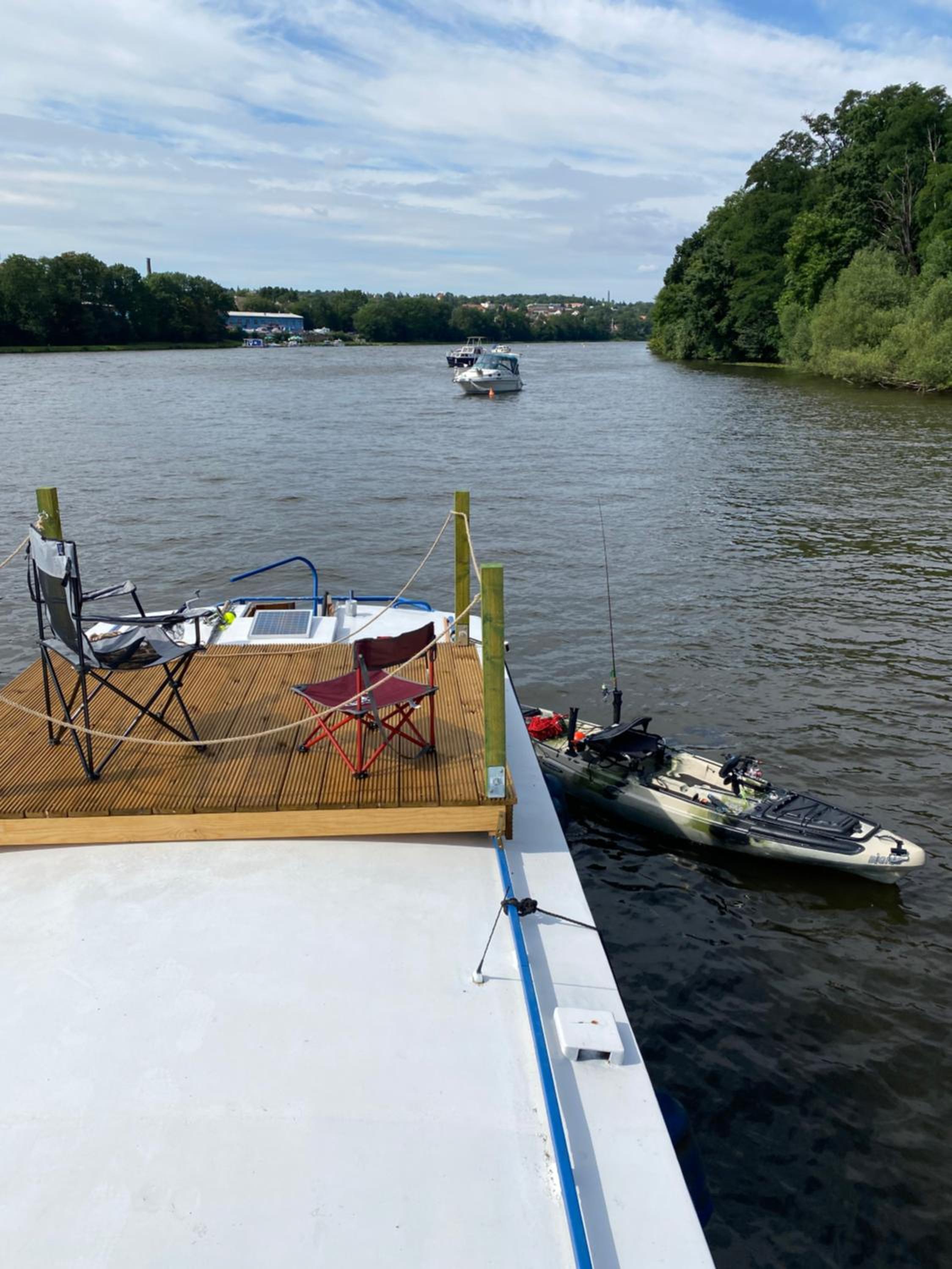 Zouw Hausboat Zakotven -pouze ubytovaní