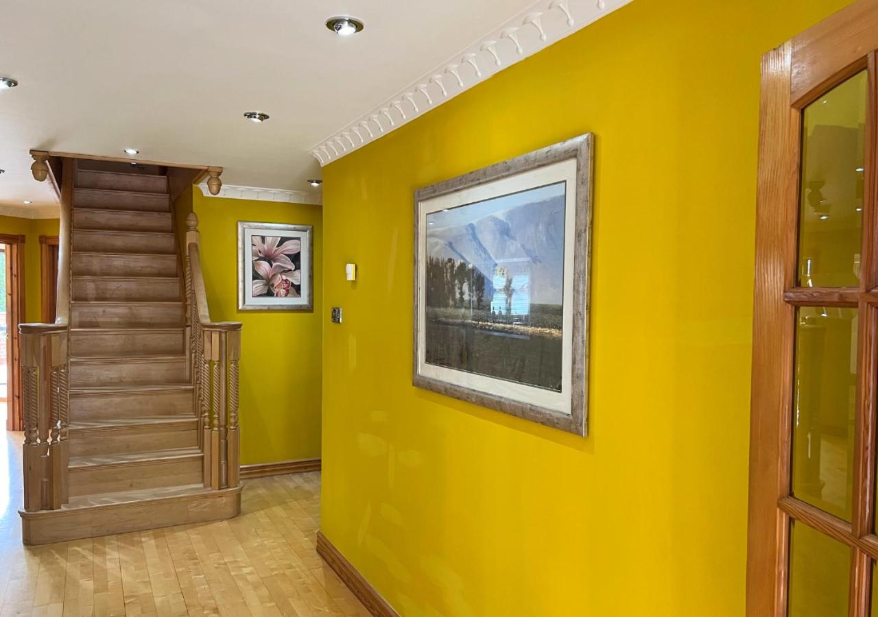 Luxury Canterbury Holiday Home Sleeps Ten Wifi view 4