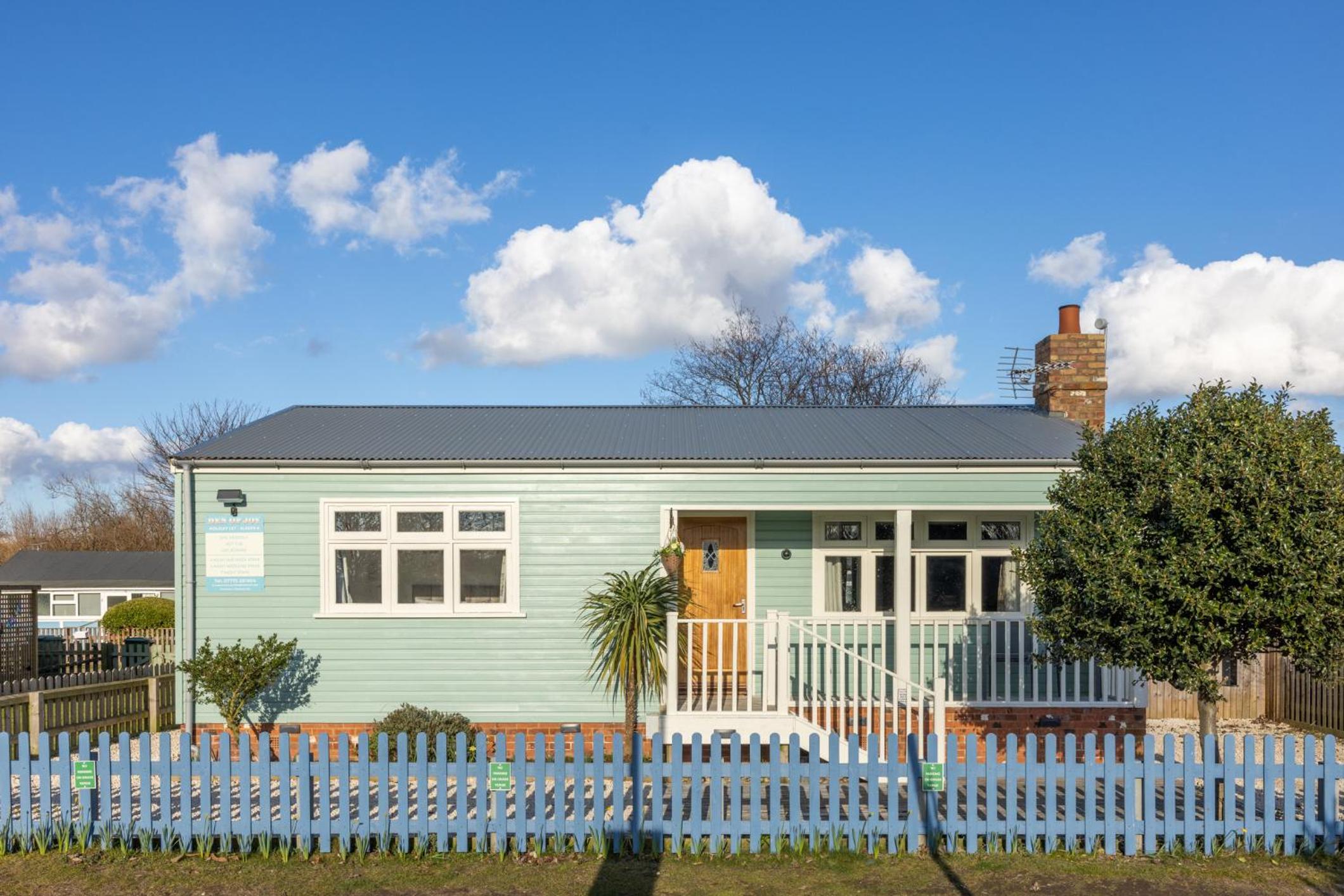 Den of Joy Humberston Fitties sleeps 6,hot tub,log burner view 4