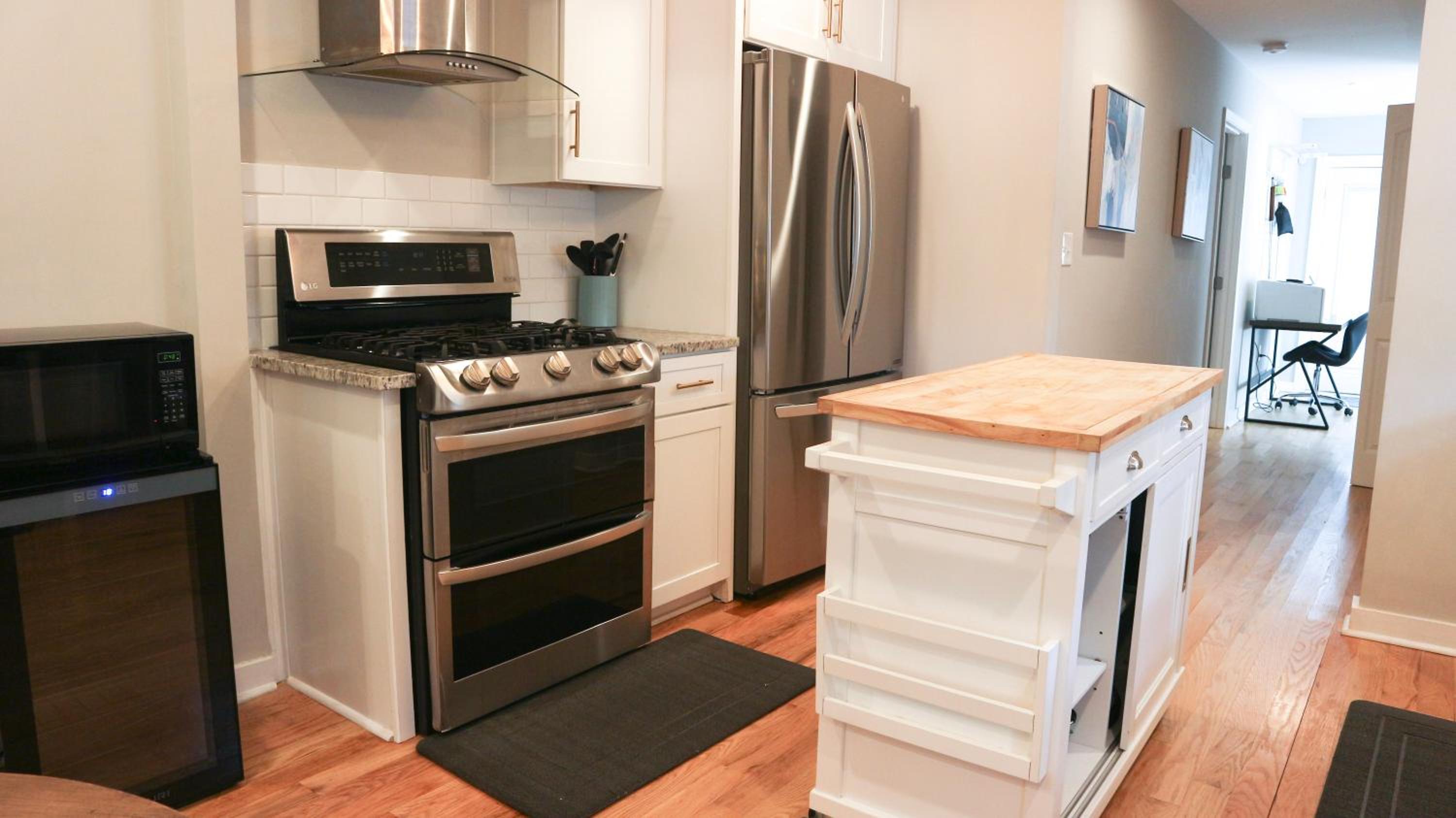 3BR Lovely Furnished Westside Home with amenities view 2