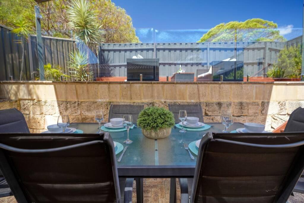Amazing Outdoor Living with Pizza Oven