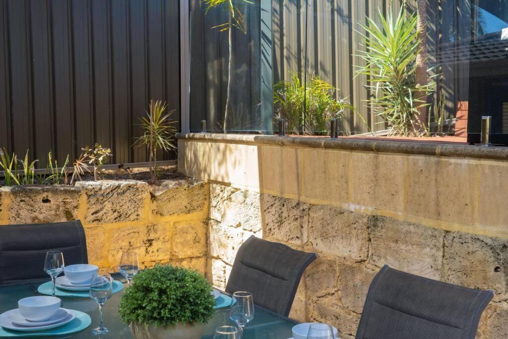 Amazing Outdoor Living with Pizza Oven