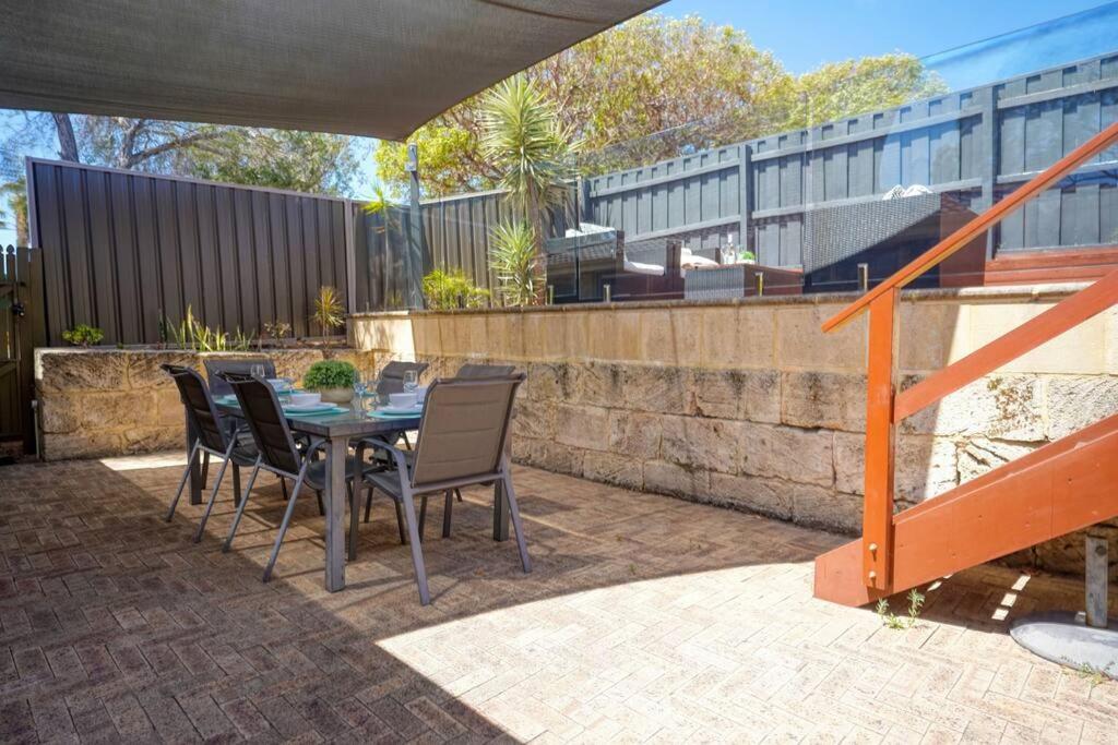 Amazing Outdoor Living with Pizza Oven