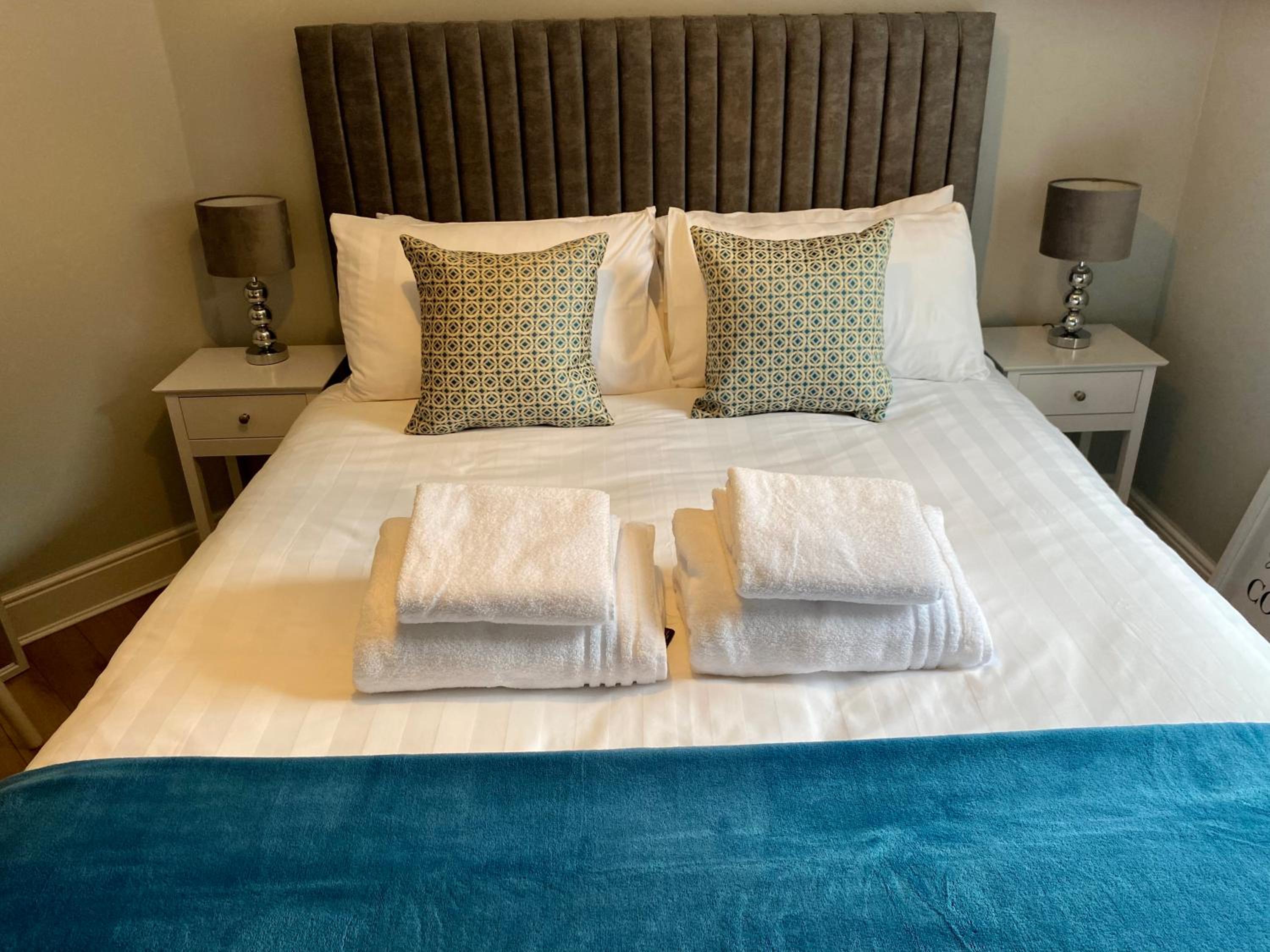 Luxury Riverside City Centre Apartment