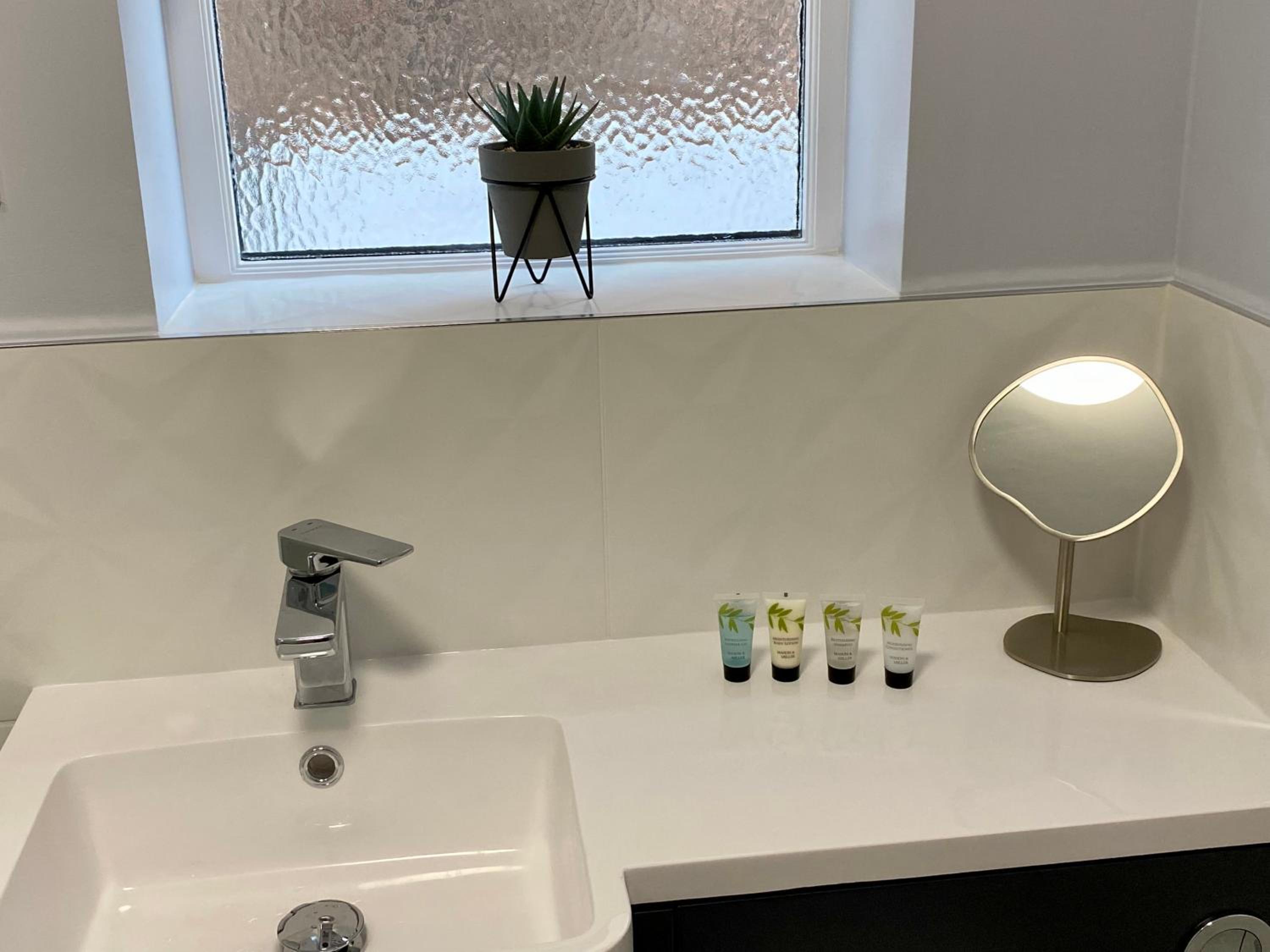 Luxury Riverside City Centre Apartment
