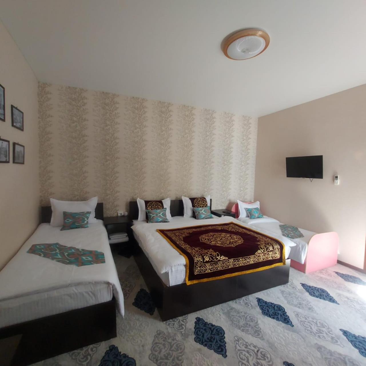 Old Safari Golden Location Guest house with Laundry Service