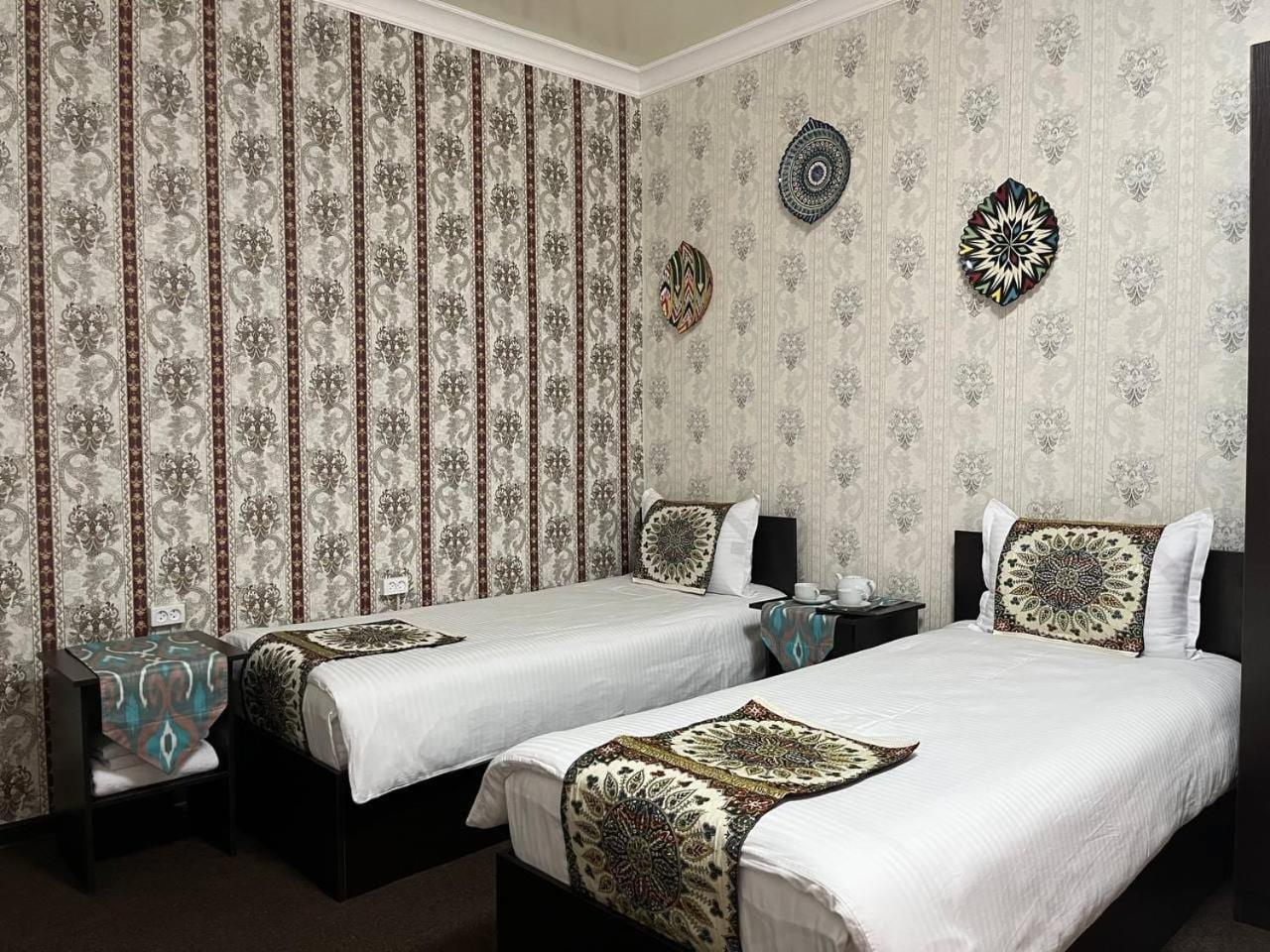 Old Safari Golden Location Guest house with Laundry Service