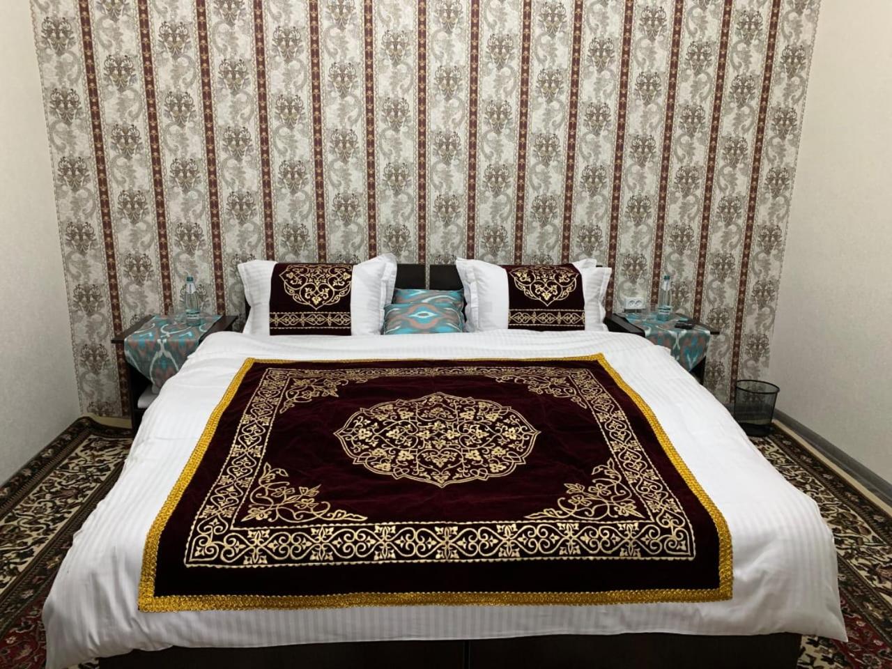 Old Safari Golden Location Guest house with Laundry Service