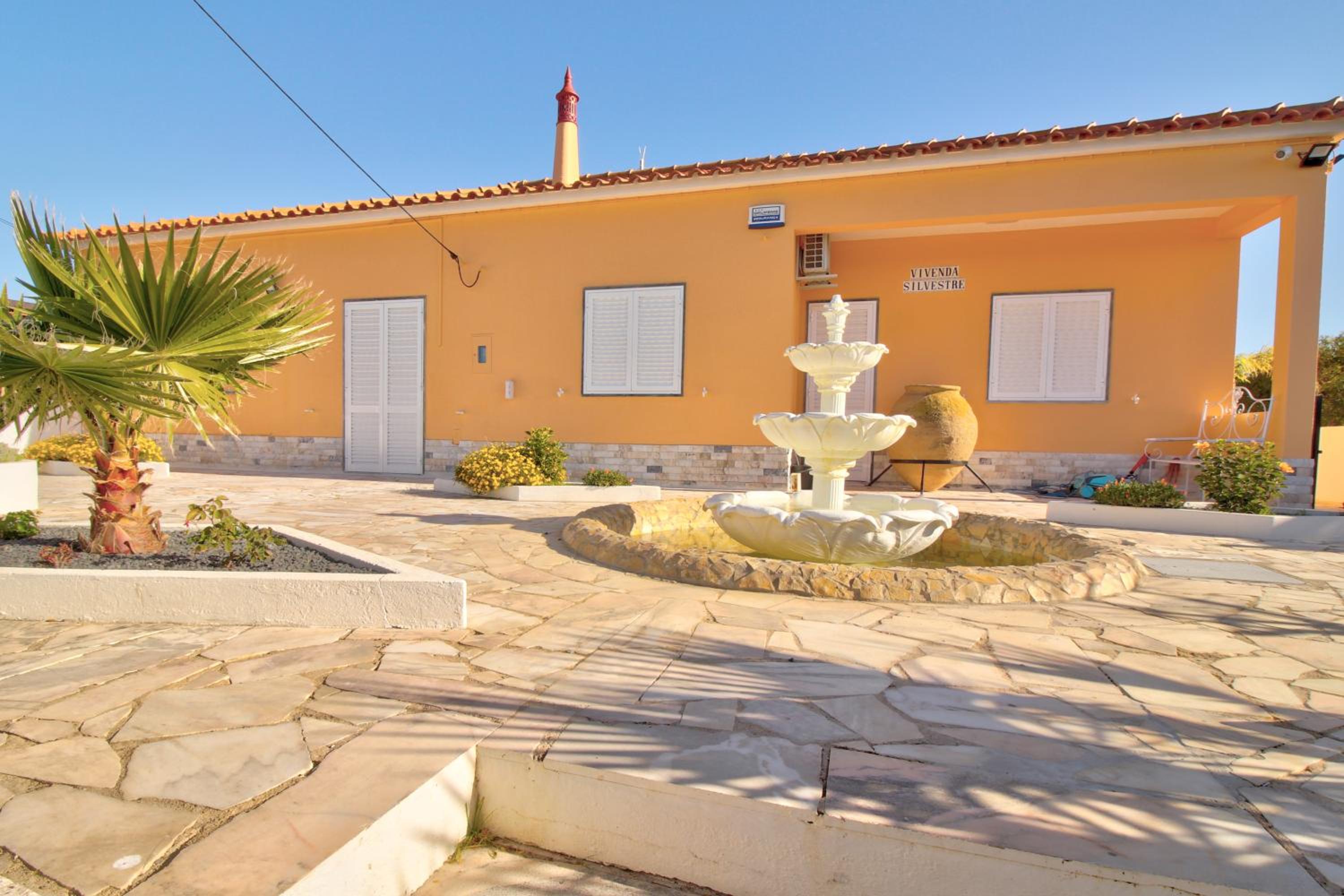 Hotel Amadeus Villa - Image 1