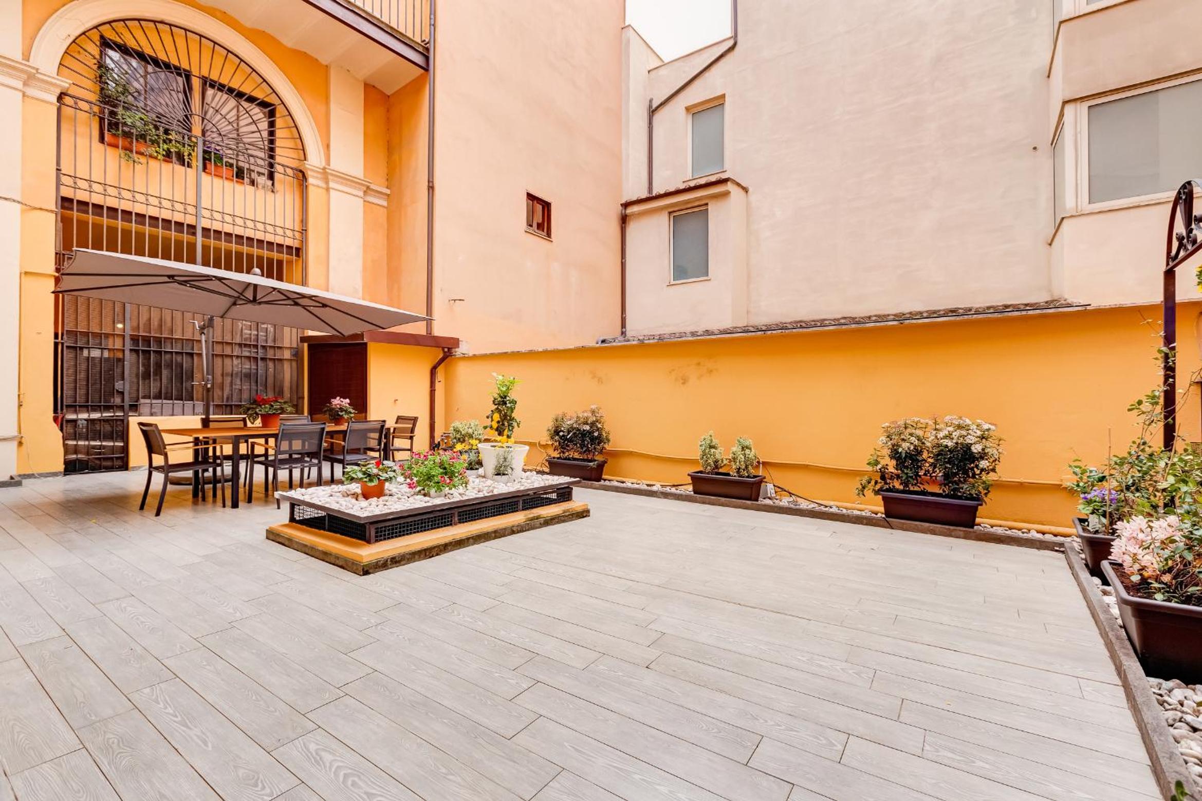 SPANISH GARDEN