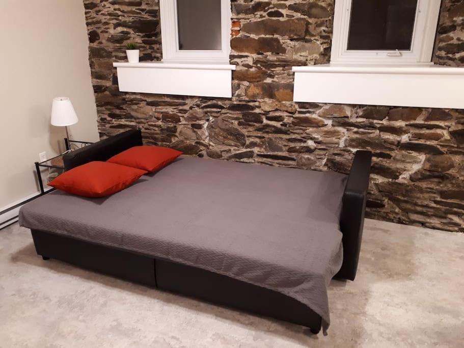 Bauer Terrace - Cozy 1 bedroom beside The Citadel