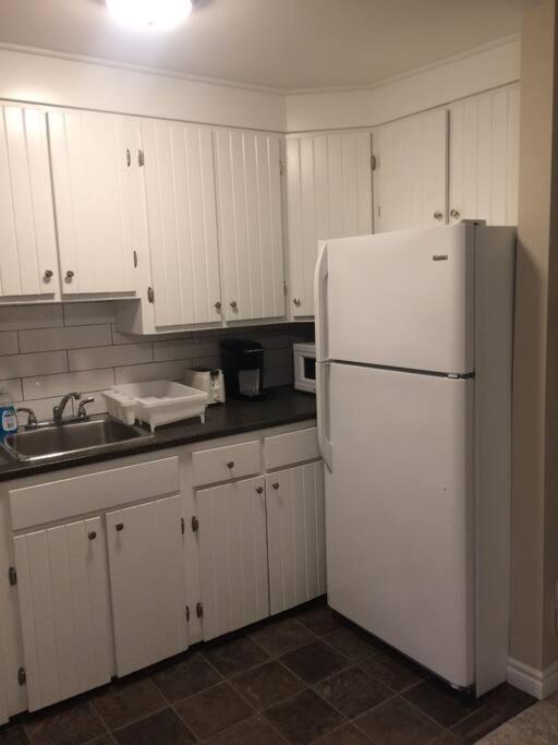 Bauer Terrace - Cozy 1 bedroom beside The Citadel