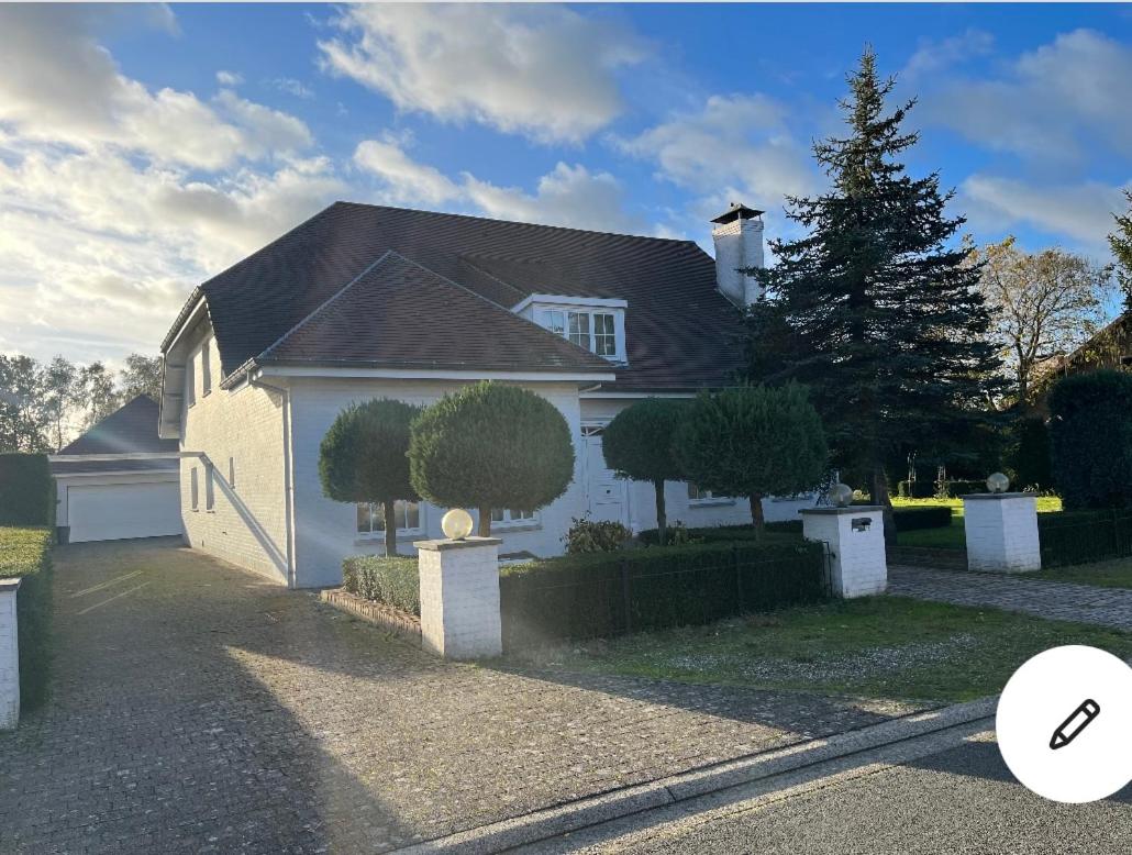 Villa Haagdoorn te Achel, 10 personen, 12 personen op aanvraag, met Ecologisch zwembad in een oase van rust!