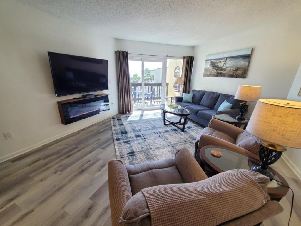 Island House D222 condo view 3