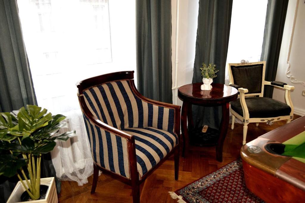 Unique Spacious Classic Three bedroom Midtown Apartment ! BILLIARD room ! view 3