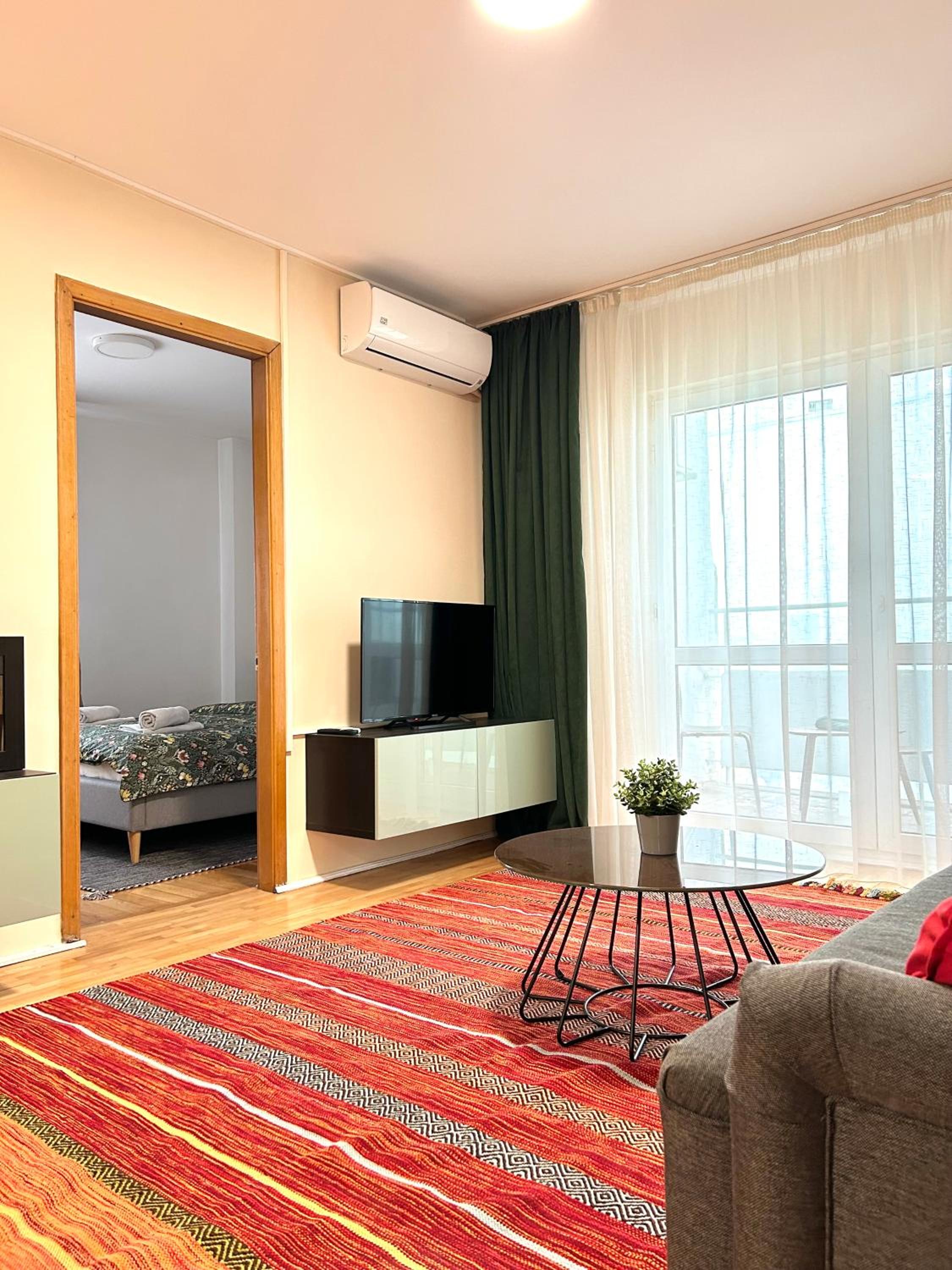Parliament SkyTower Apartment