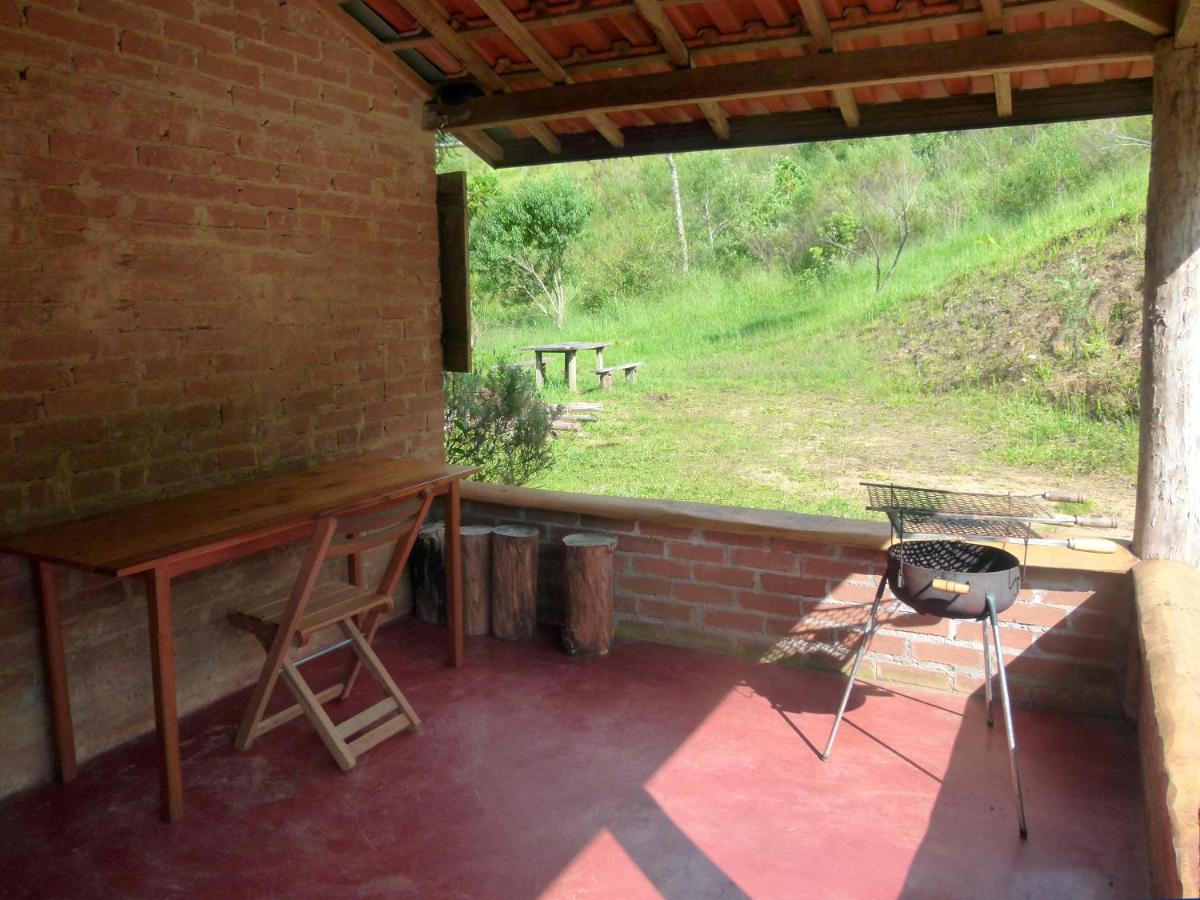 Casa ecológica na montanha com vista para o vale