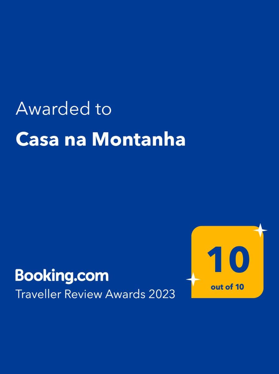 Casa ecológica na montanha com vista para o vale