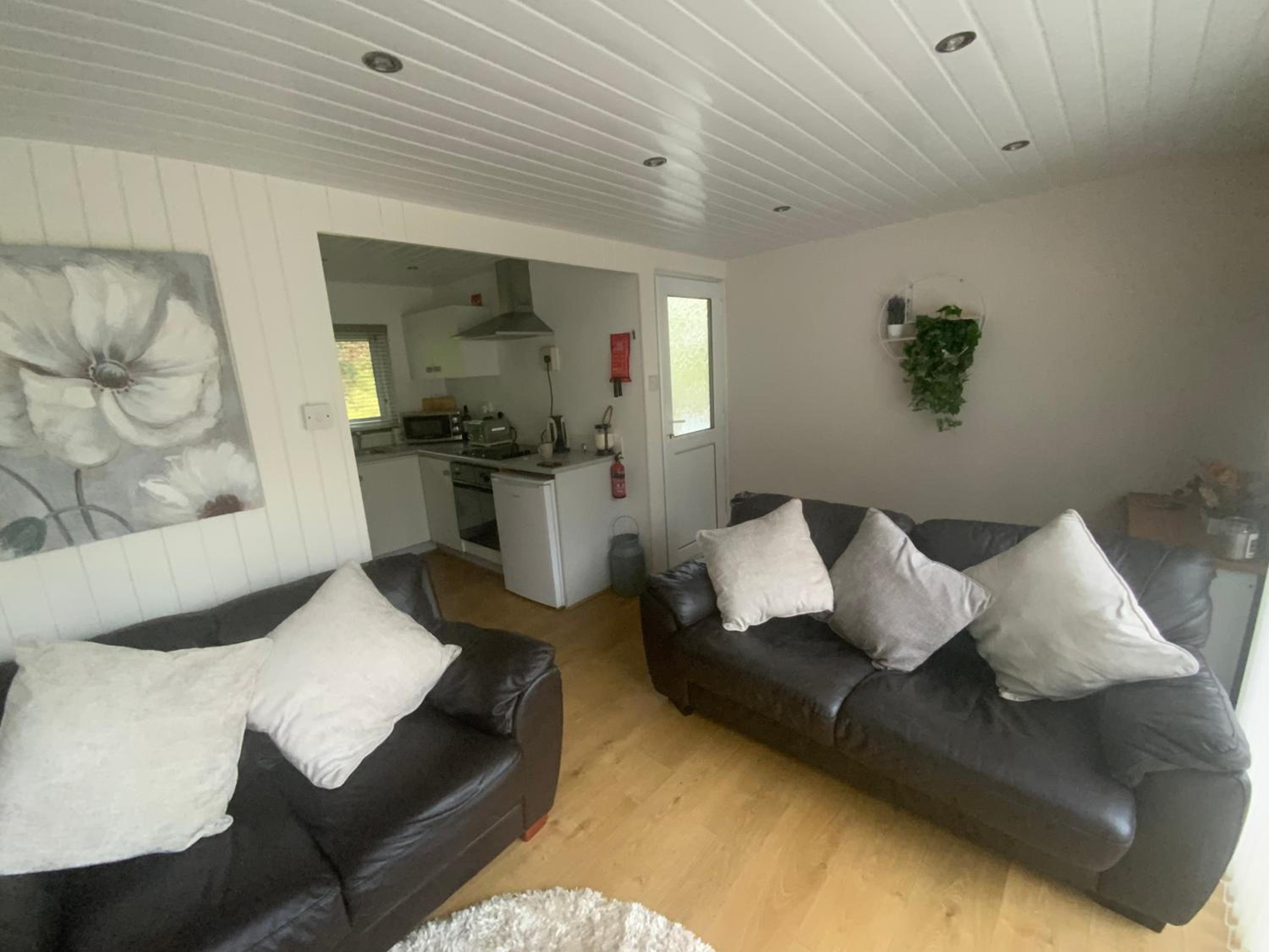 PEN-Y-FAN HOLIDAY CABIN - GLAN GWNA HOLIDAY PARK SNOWDONIA view 2