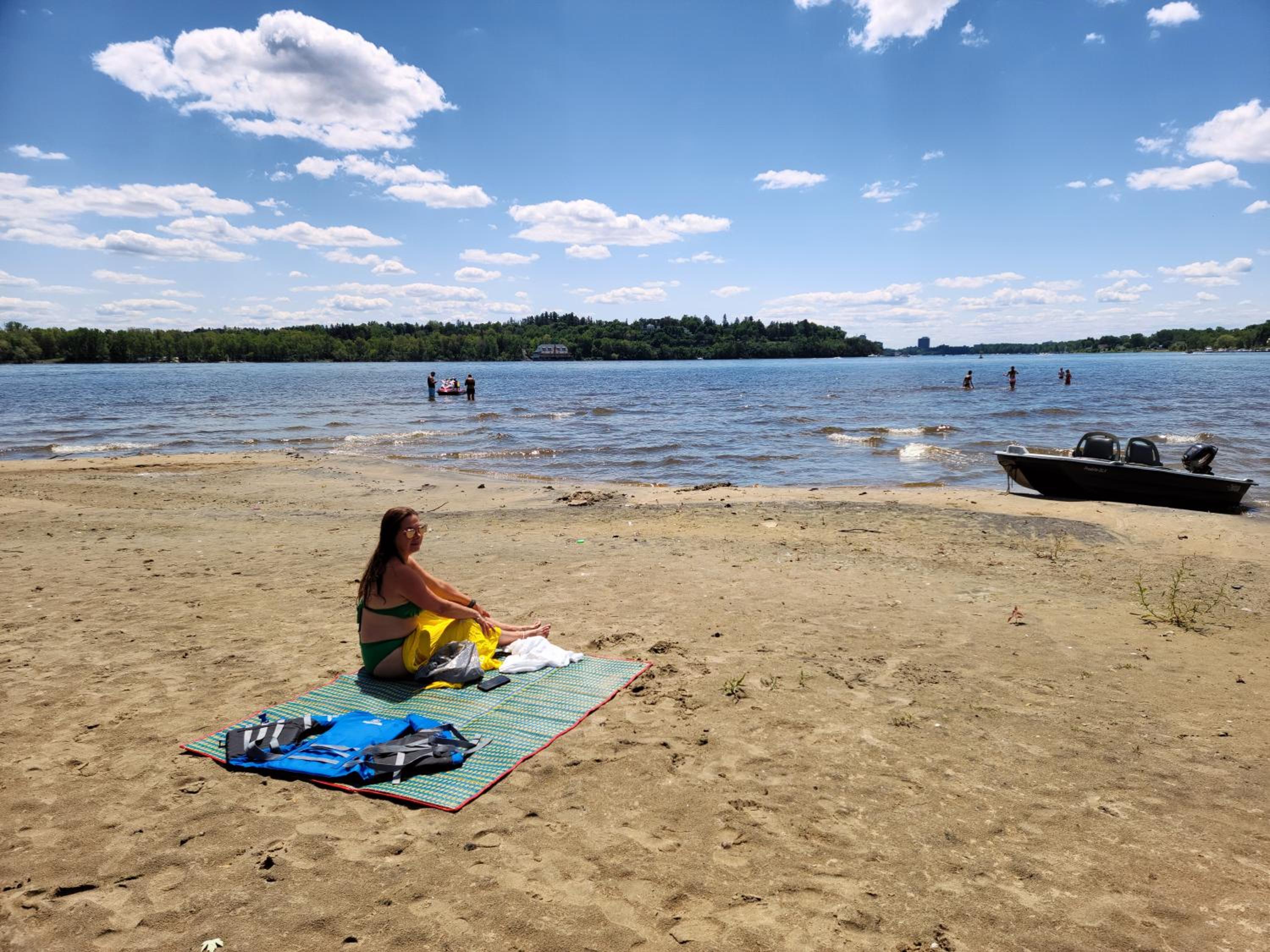 Kokomo INN Bed and Breakfast Ottawa-Gatineau's Only Tropical Riverfront B&B on the National Capital Cycling Pathway Route Verte #1 - for Adults Only - Cham