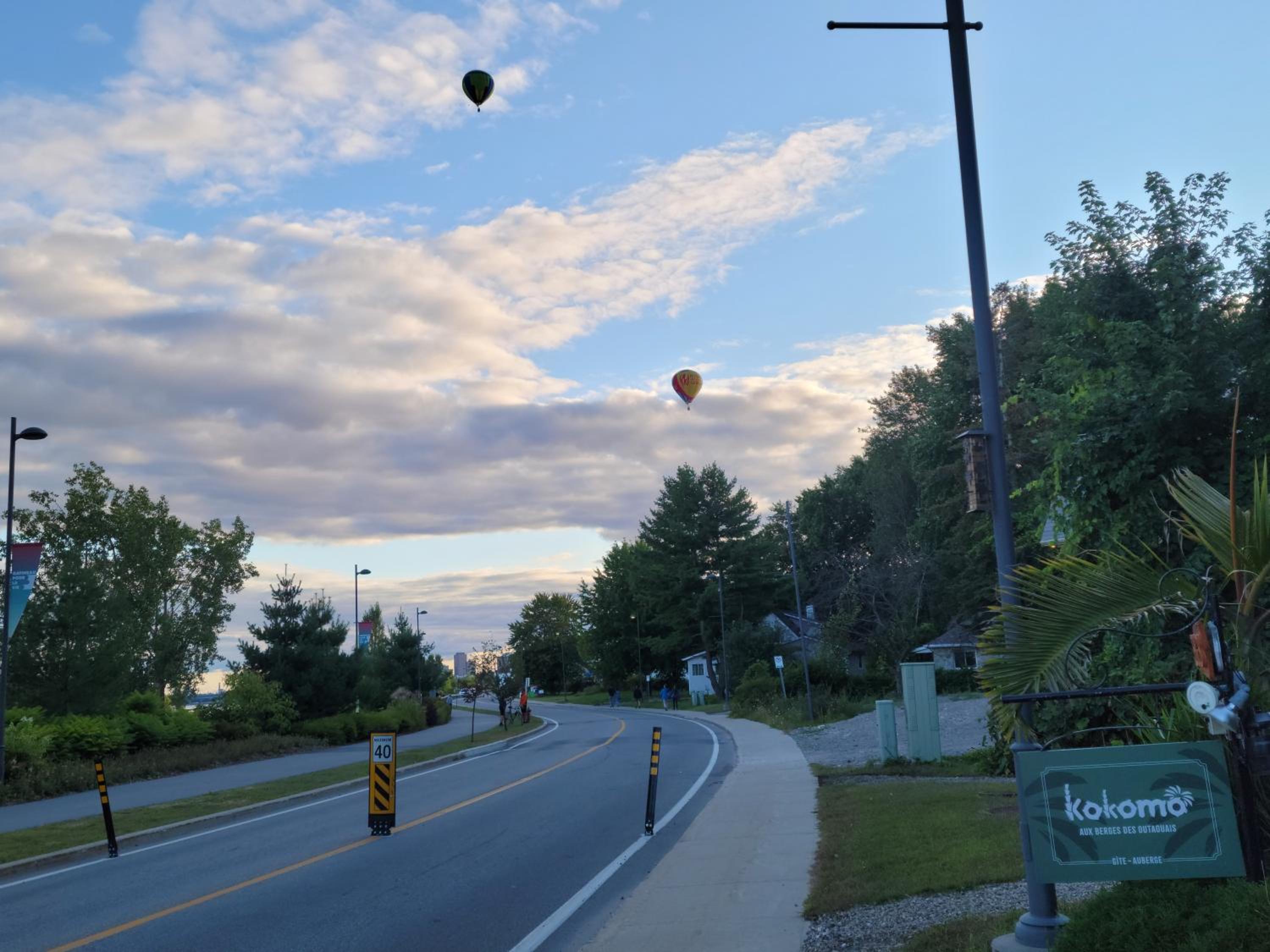 Kokomo INN Bed and Breakfast Ottawa-Gatineau's Only Tropical Riverfront B&B on the National Capital Cycling Pathway Route Verte #1 - for Adults Only - Cham