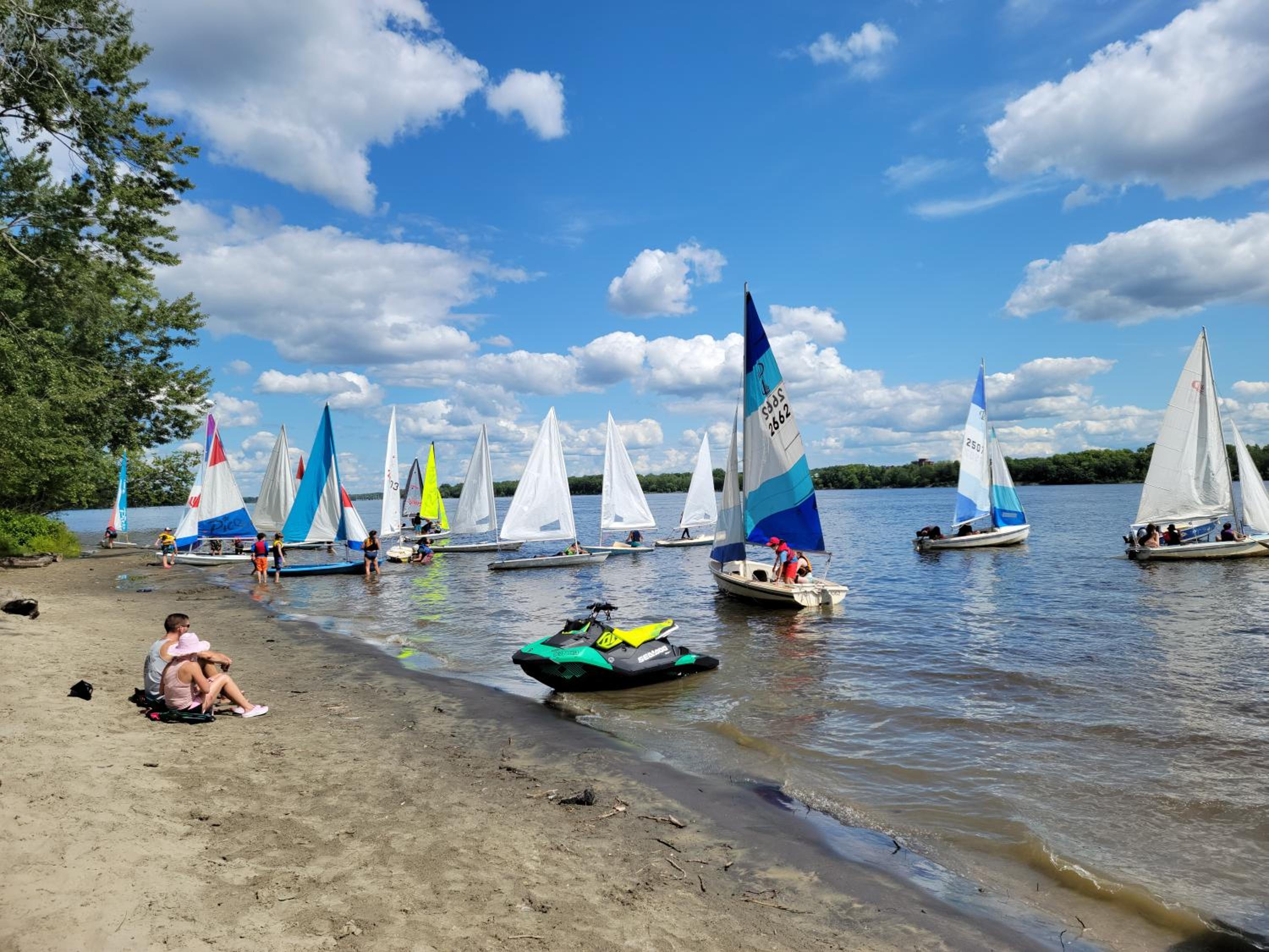 Kokomo INN Bed and Breakfast Ottawa-Gatineau's Only Tropical Riverfront B&B on the National Capital Cycling Pathway Route Verte #1 - for Adults Only - Cham