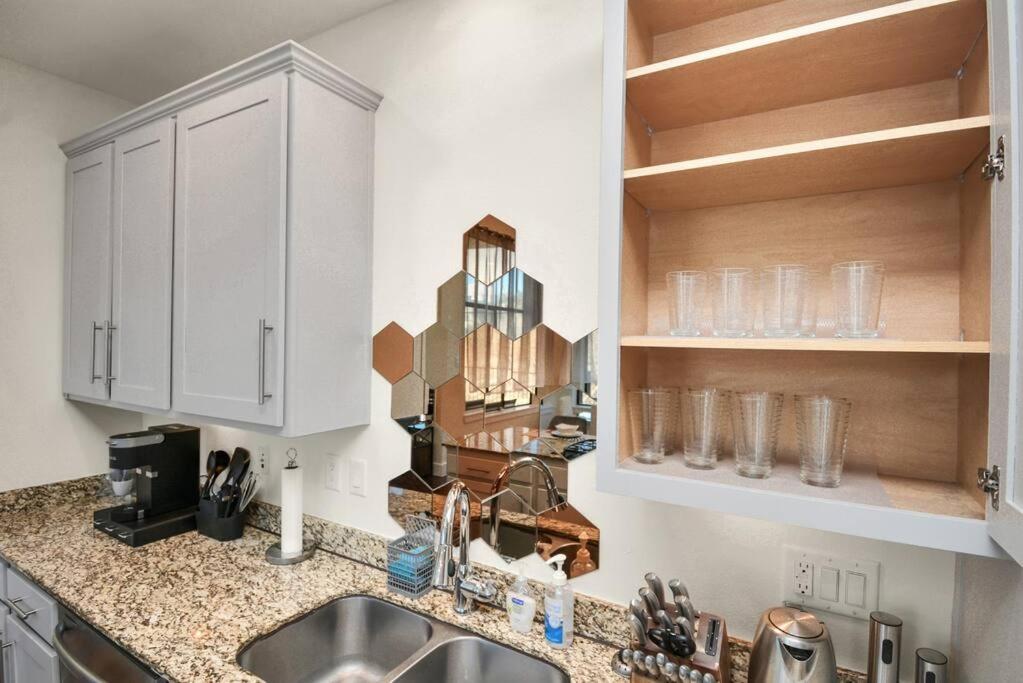3BR/3.5BA Three Story East Downtown TownHouse with view view 5