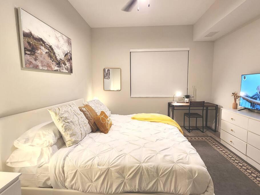 Luxe & cozy 3Beds,2rooms,EV Gym Near Beaches&Downtown WPB view 4