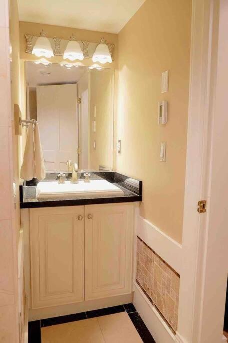 Tranquil And Spacious suite in Anmore