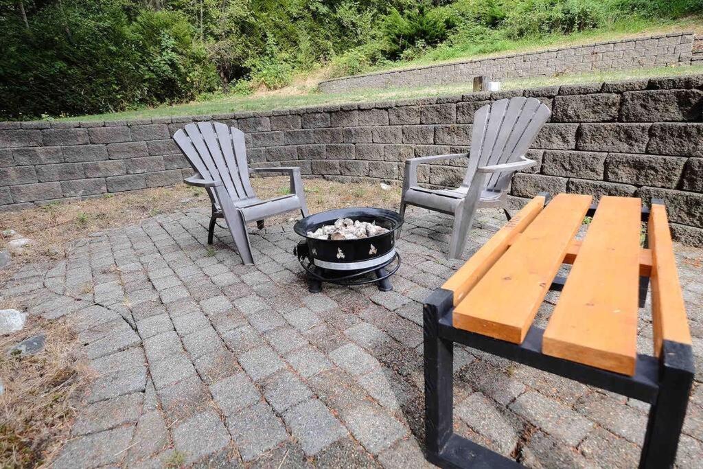 Tranquil And Spacious suite in Anmore