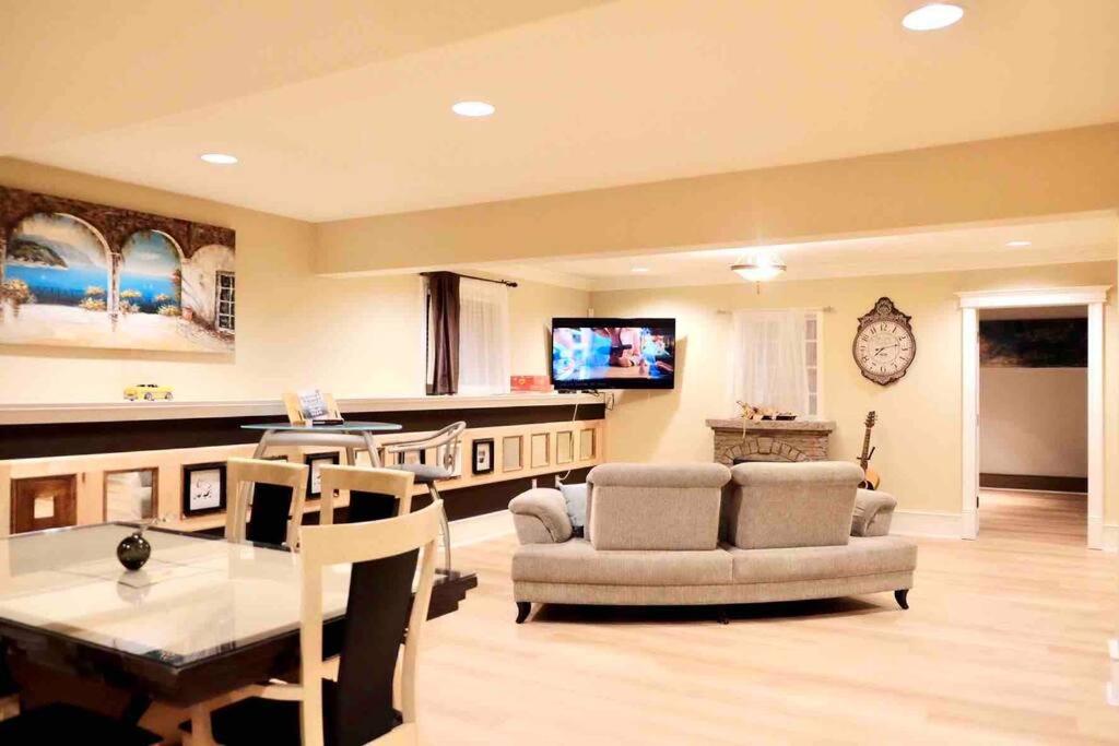 Tranquil And Spacious suite in Anmore