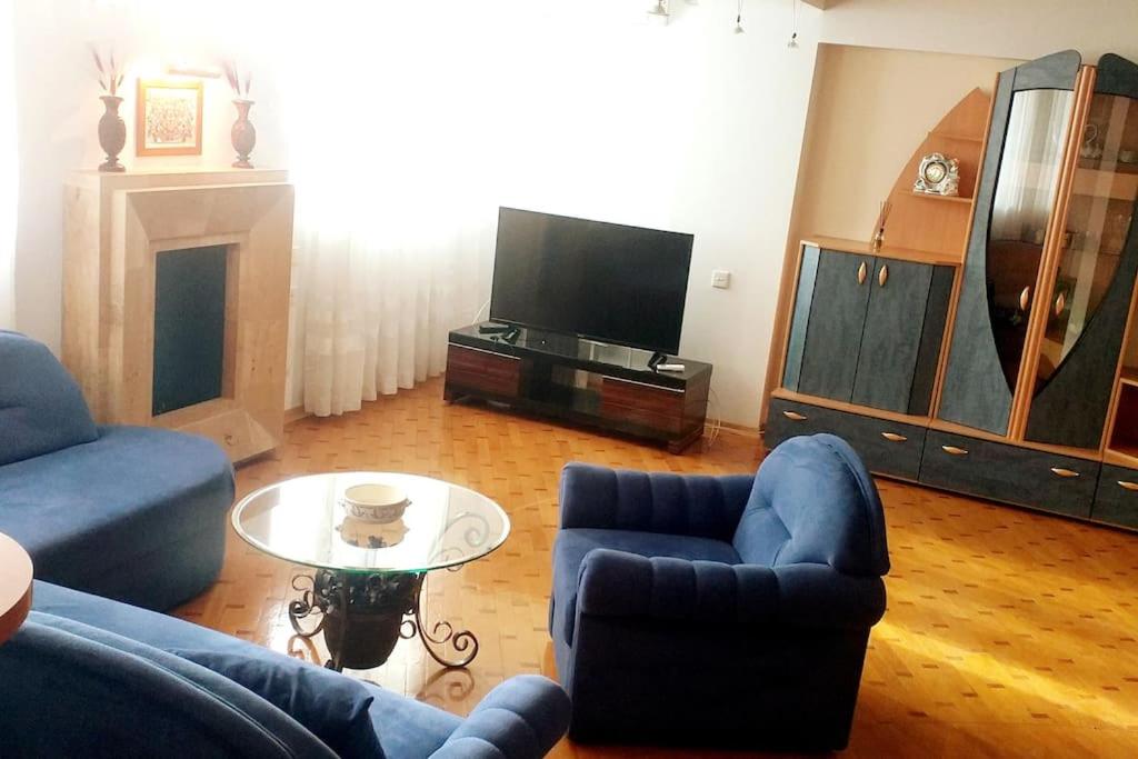 Sea View Apartment in the Center of Baku!