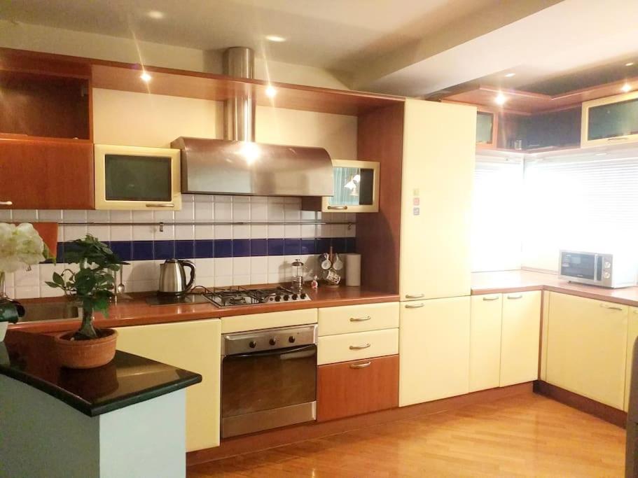 Sea View Apartment in the Center of Baku!
