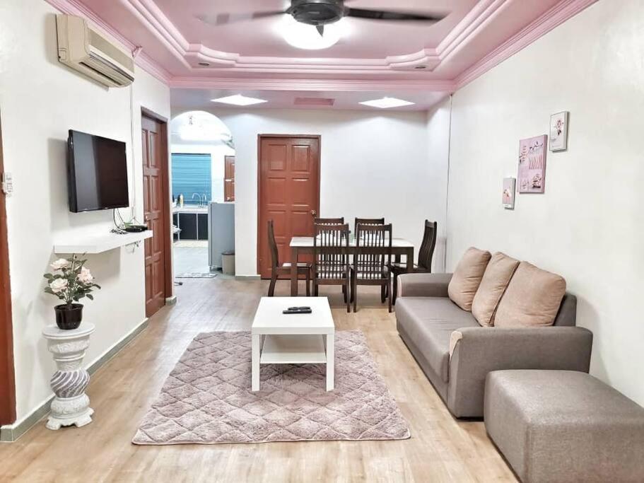 Zaref Homestay Pasir Gudang @ Taman Mawar photo 1