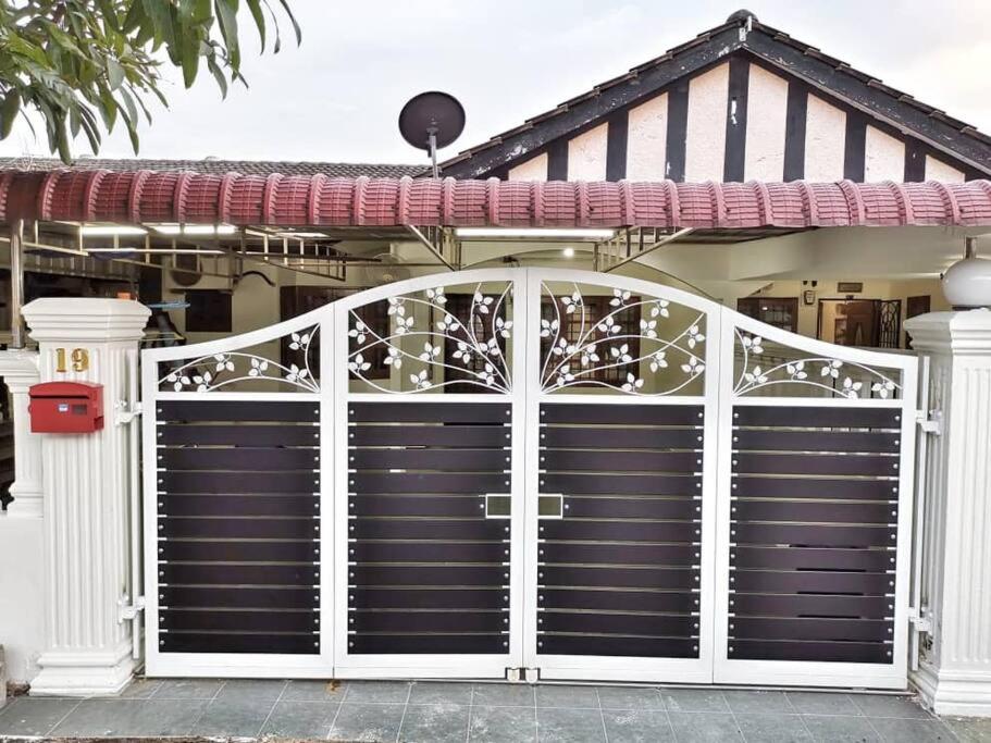 Zaref Homestay Pasir Gudang @ Taman Mawar photo 3