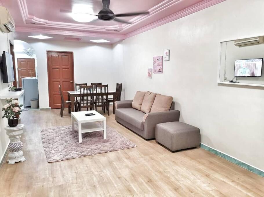 Zaref Homestay Pasir Gudang @ Taman Mawar