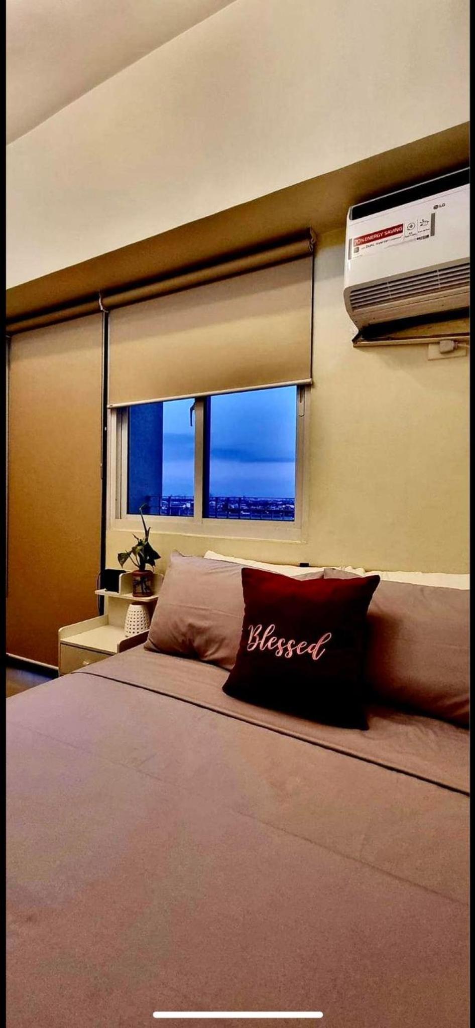 Field Residence SMDC 1BR w/ Netflix view 2