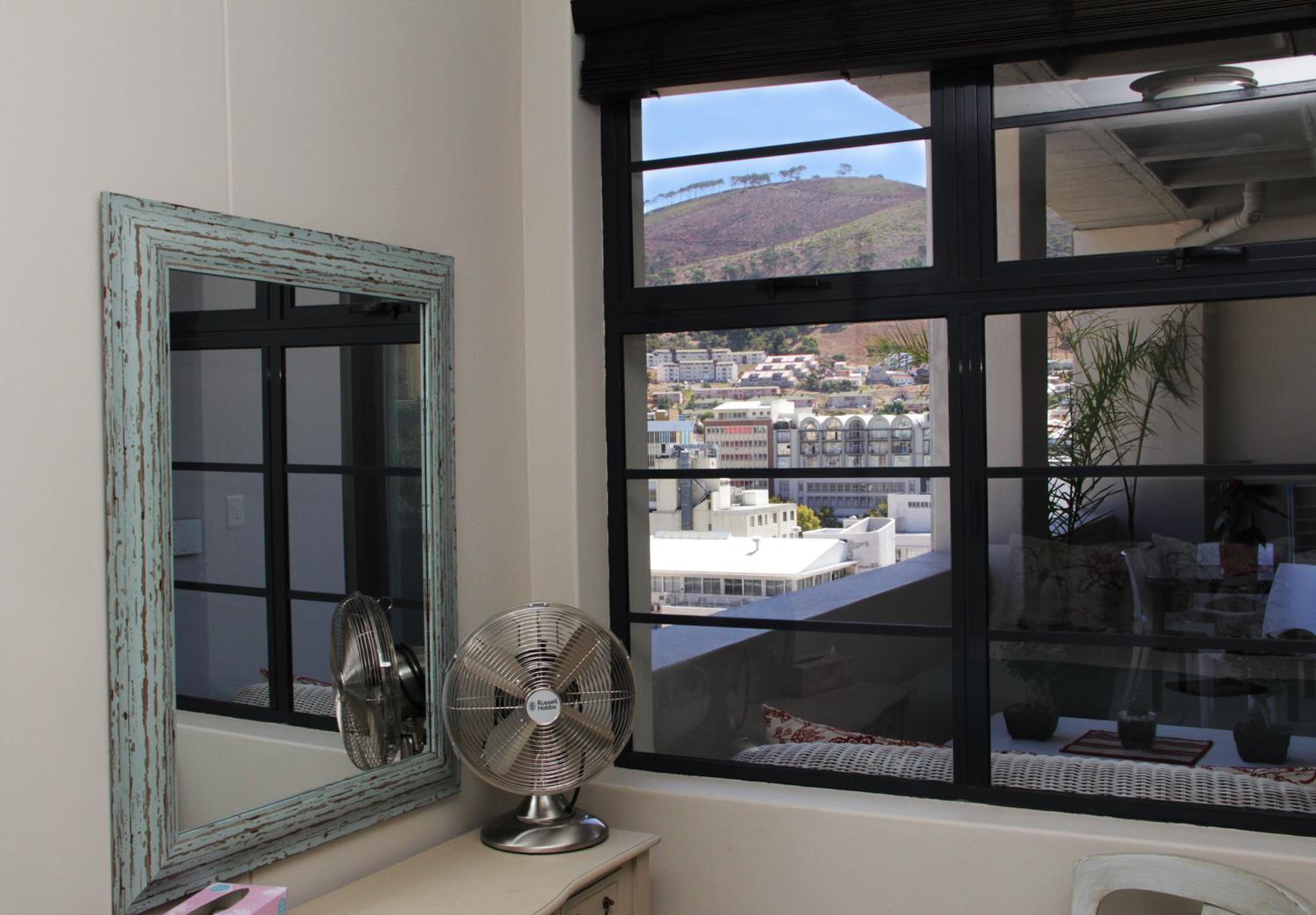 Apt 67 Long Street no loadshedding