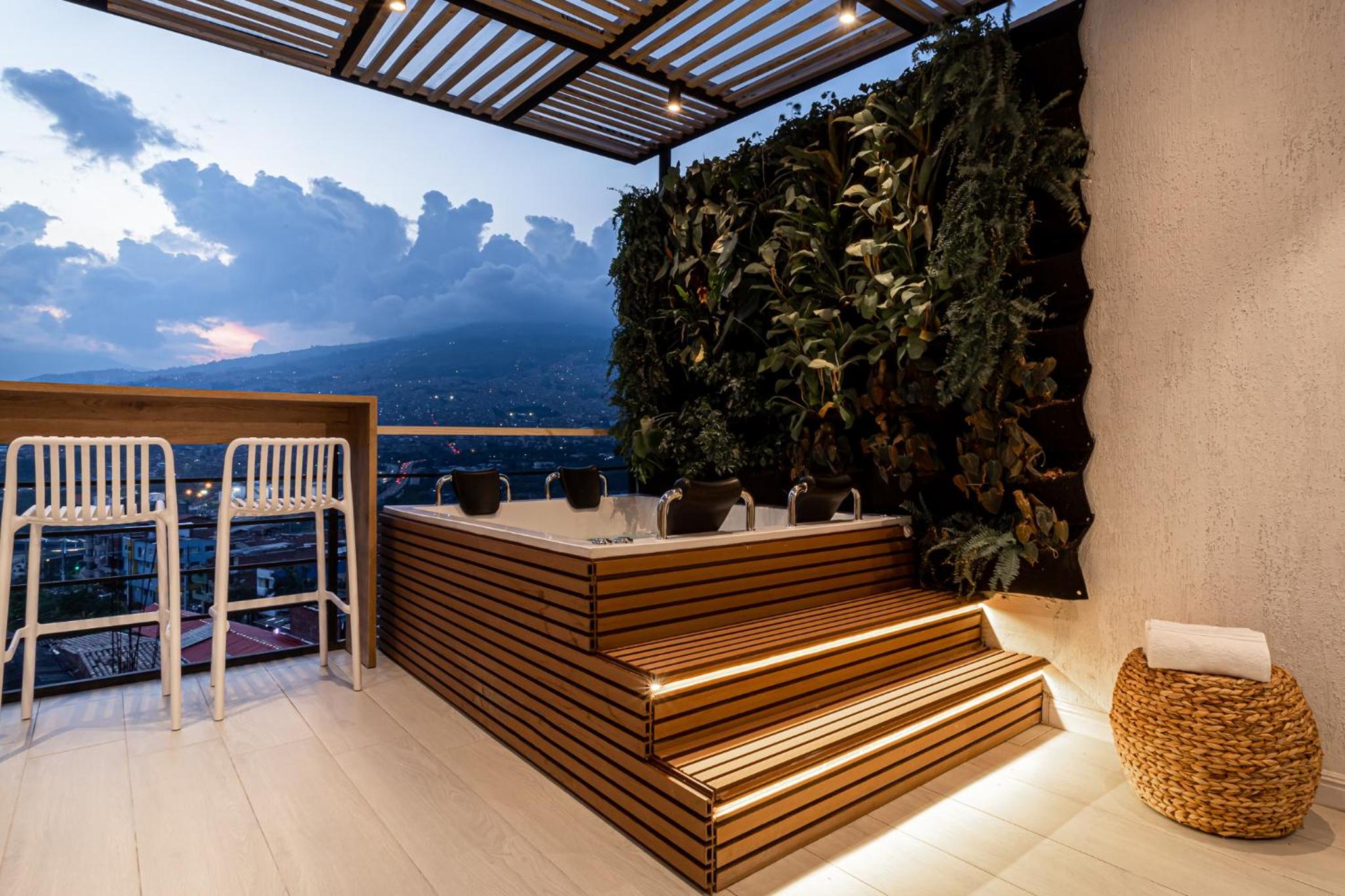Jacuzzi Privado, Casa de Lujo Norte Medellin