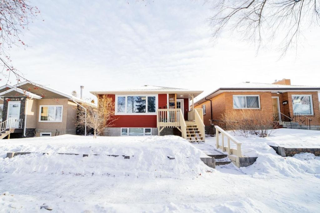 Cozy 3 Bedroom Contemporary Home With Free Parking