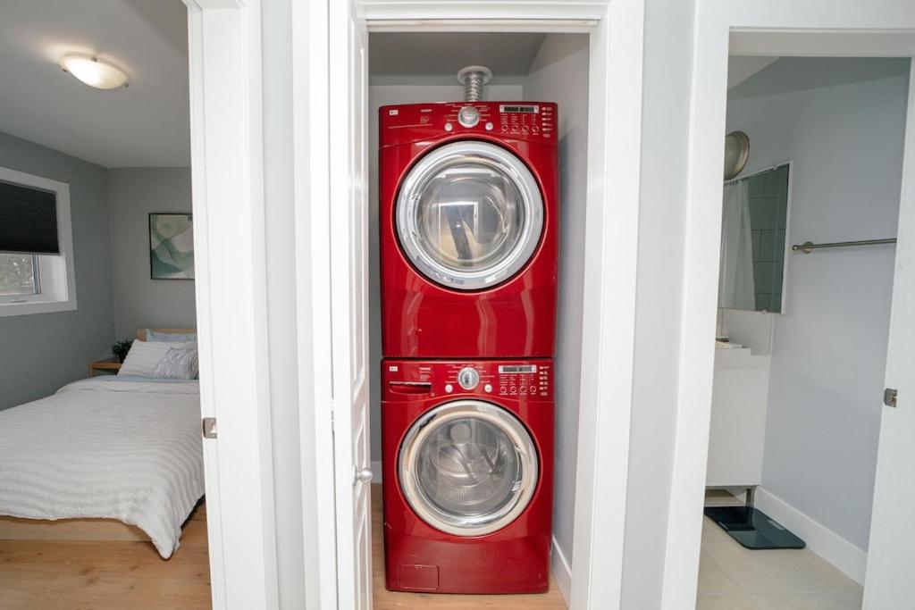 Cozy 3 Bedroom Contemporary Home With Free Parking