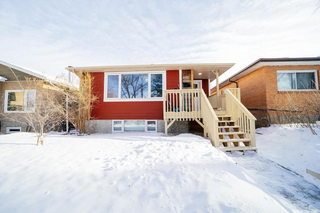 Cozy 3 Bedroom Contemporary Home With Free Parking