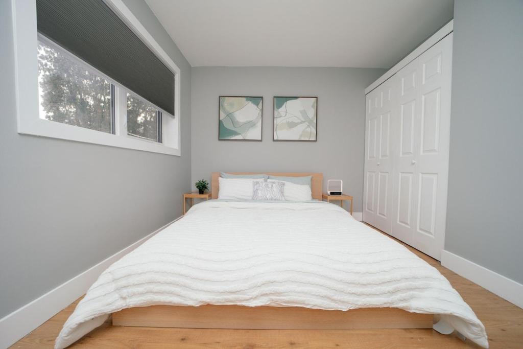 Cozy 3 Bedroom Contemporary Home With Free Parking