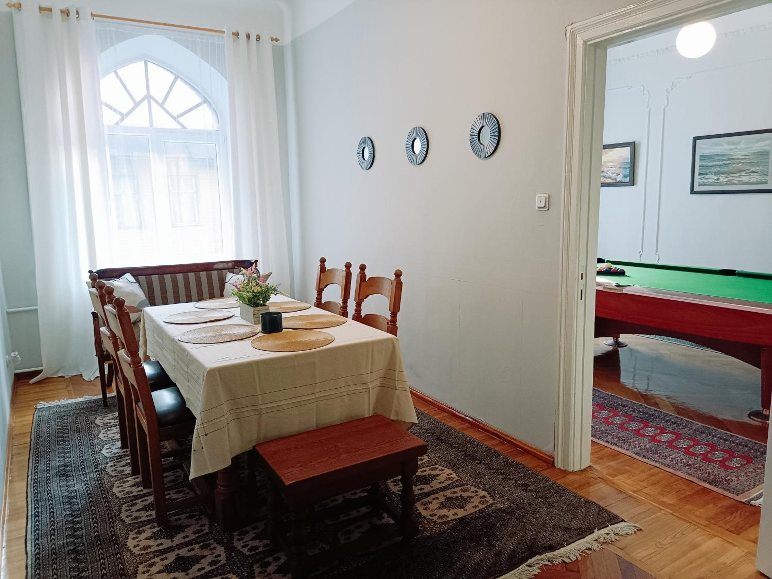 Unique Spacious Classic Three bedroom Midtown Apartment ! BILLIARD room ! view 2