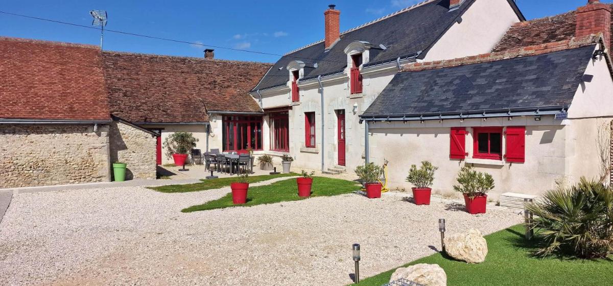Gîte Atypique 2 à 8 PERSONNES avec piscine jacuzzi proche châteaux de la Loire